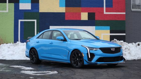 Обзор Cadillac CT4 2023 года: Спортивный компактный автомобиль от Caddy с хорошей динамикой