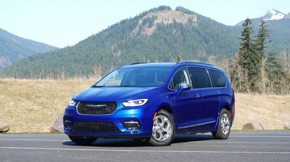 Обзор Chrysler Pacifica 2023 года: Гибрид все еще можно купить, но он дороговат