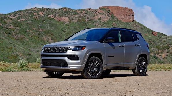 Обзор Jeep Compass 2023 года: Маленький Jeep получил большую мощь (и большую цену)