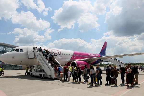 Интервью Wizz Air: будет ли колл-центр для базового тарифа? Почему пассажиров разделяют? Интервью Wizz Air: будет ли колл-центр для базового тарифа? Почему пассажиров разделяют?