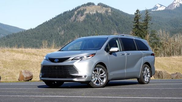 Обзор Toyota Sienna 2023 года: Все дело в расходе топлива